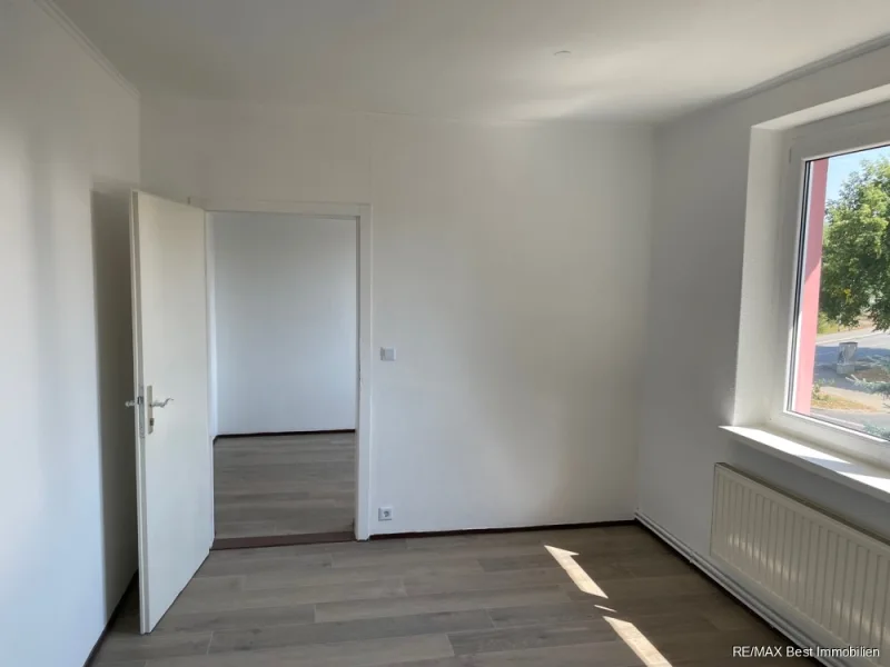 Blick vom kleinen Zimmer ins mittlere Zimmer