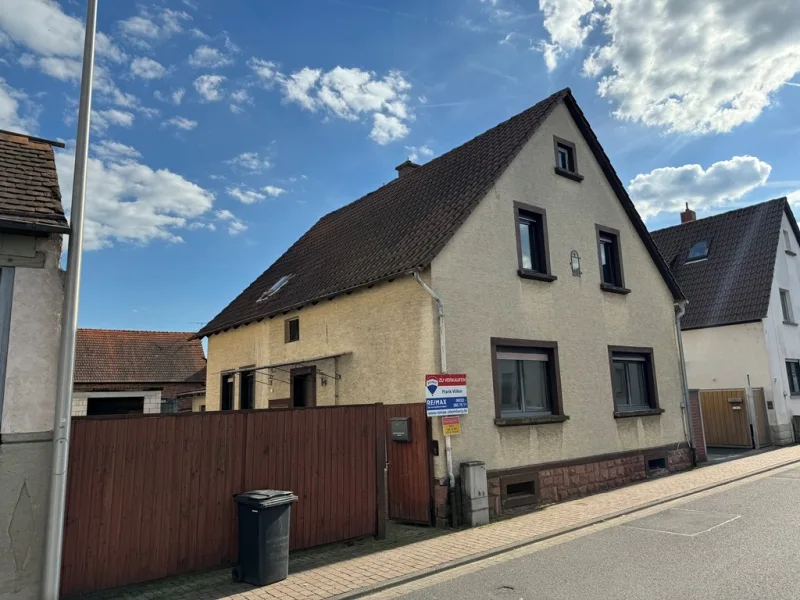 itx06 - Haus kaufen in Niedernberg - Keine Käuferprovision! Kaufen Sie ab € 1.099,- mtl.*/ 1-2 FH m. großem Hofraum & Garten, DP-Garage!