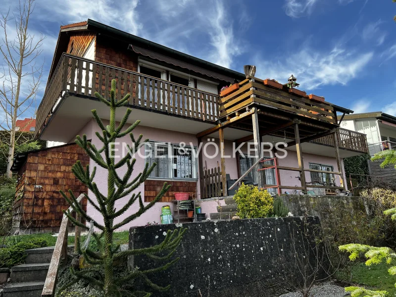 Ansicht Haus - Haus kaufen in Tübingen-Lustnau - Einzigartiges Holzhaus in traumhafter Aussichtslage • Gestaltungspotential + Einliegerwohnung