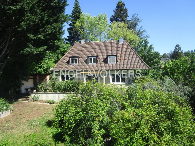 Aussicht auf das Haus - Haus kaufen in Tübingen - Zauberhafte Stadtvilla mit viel Charme in bester Lage • Garage und Garten