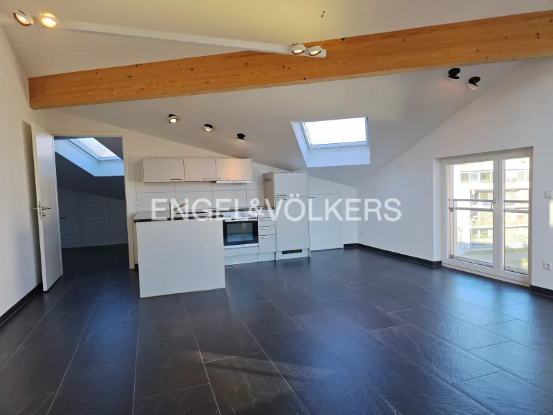 Wohn-/Esszimmer - Wohnung mieten in Tübingen - Neuwertige 2-Zimmer-Penthouse-Wohnung an der Ammer • Dachterrasse mit Ausblick