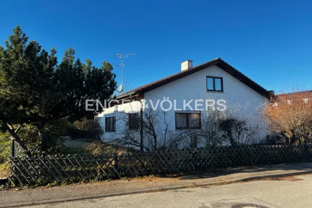 Außenansicht - Haus kaufen in Dusslingen - Großzügiges Grundstück mit teilausgebautem Wohnhaus und vielen Entwicklungsmöglichkeiten