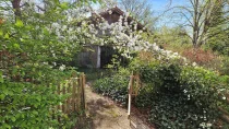 Wunderschöner Garten mit Blick zum überdachtem Grillplatz