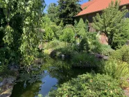 Wunderschöner Garten mit großem Teich