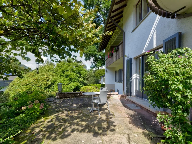 Terrasse - Haus kaufen in Freiburg - Charmantes Zweifamilienhaus in beliebter Lage