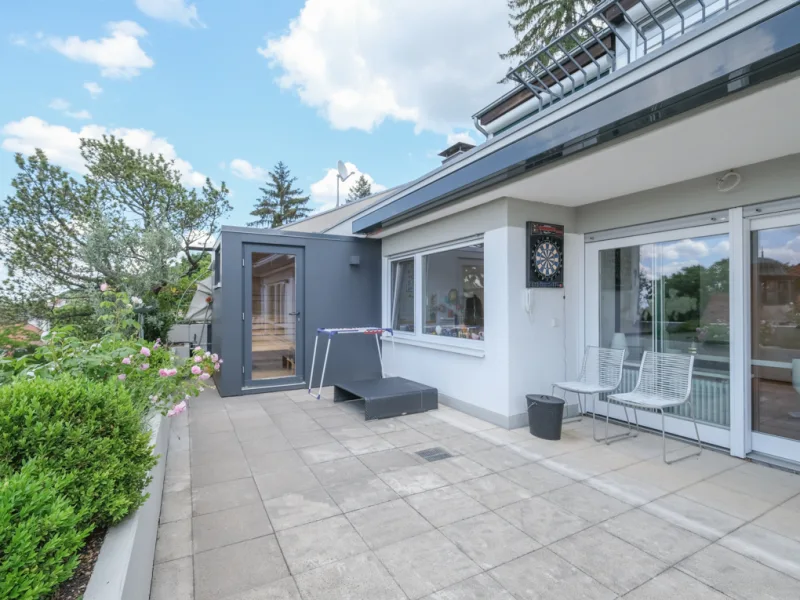 Große Westterrasse mit Sauna ...