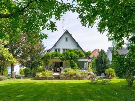  - Haus kaufen in Heitersheim - Einfamilienhaus mit Praxisanteil und großem Grundstück