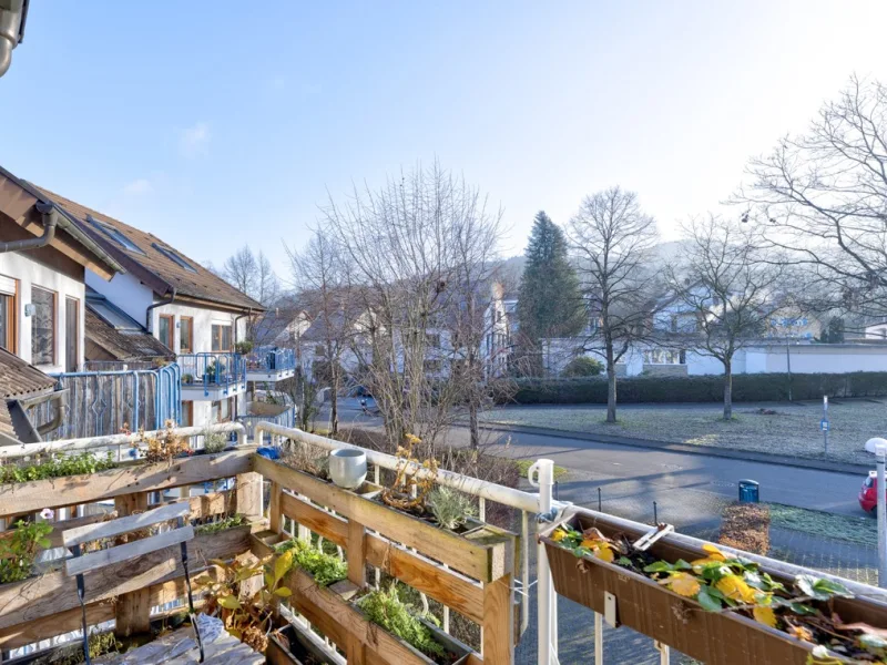 traumhafter Balkon mit Ausblick auf die Nachbarschaft