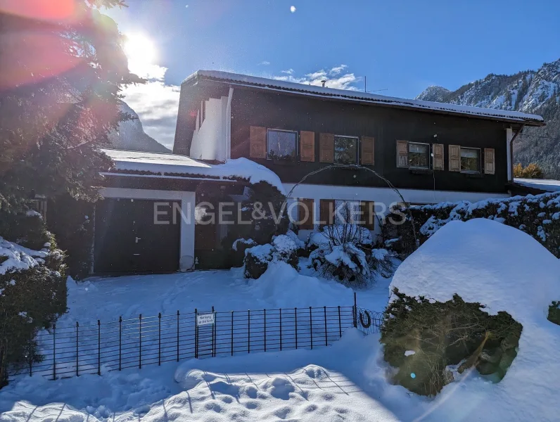 Ansicht Winterimpression - Haus kaufen in Schliersee-Neuhaus - Wohlfühlen umgeben von der Schlierseer Bergwelt