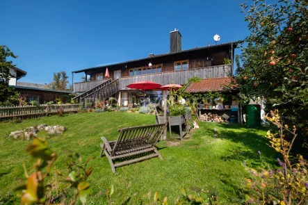 Südfassade mit Ausblick - Wohnung kaufen in Holzkirchen - Erdgeschosswohnung mit Aussicht in Holzkirchen