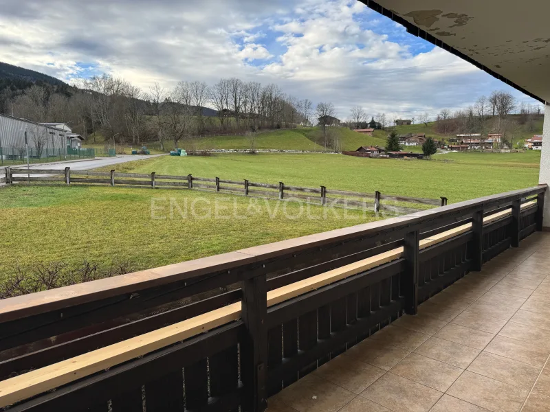 Aussicht vom Balkon ins Grüne