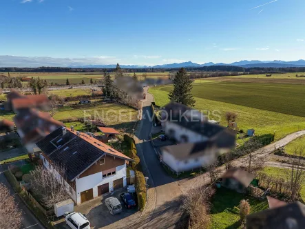 Hausansicht - Haus kaufen in Otterfing - Sanierungsbedürftiges Mehrfamilienhaus – Ideal für Investoren und Visionäre!