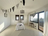 Ein weiteres Schlafzimmer mit Balkon in Westausrichtung...
