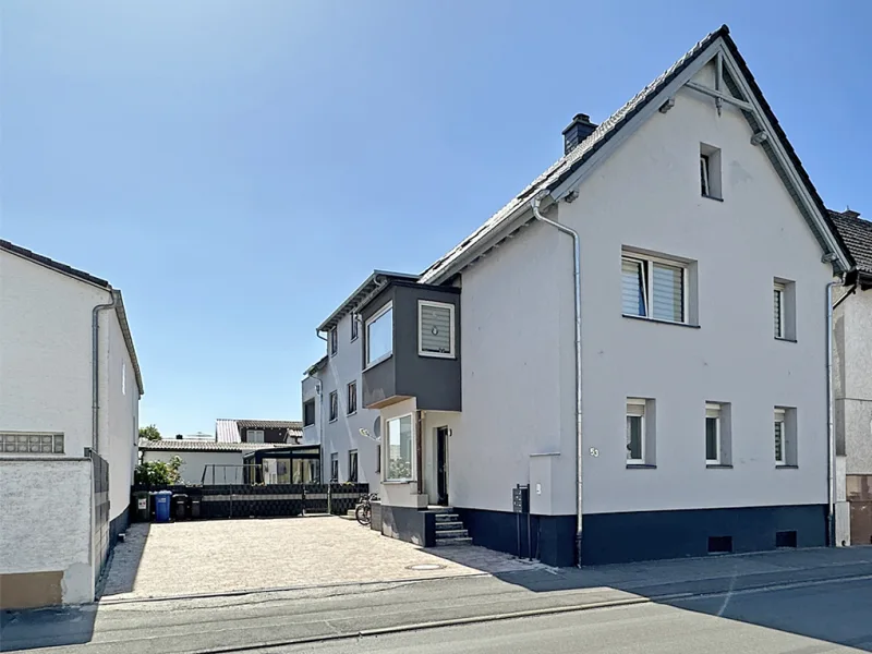Vorderhaus und Hofeinfahrt - Haus kaufen in Pfungstadt - Zentrale Lage in Pfungstadt mit Vermietoption und energetisch saniert