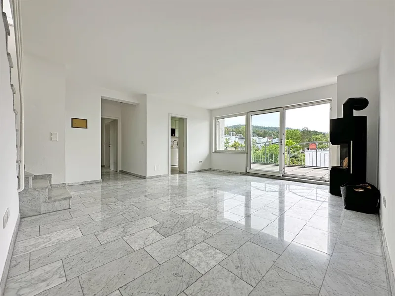 Großer Wohnraum mit Kamin - Wohnung kaufen in Darmstadt - Raffinierte Duplex-Residenz mit Bergblick