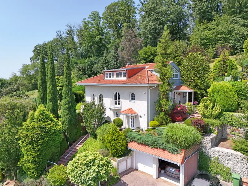  - Haus kaufen in Heppenheim / Kirschhausen - Wunderschöne Villa mit großem Garten und traumhafter Blicklage