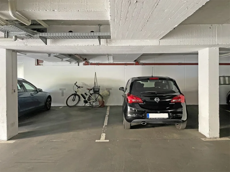 Ein Tiefgaragenstellplatz vervollständigt die Wohnung