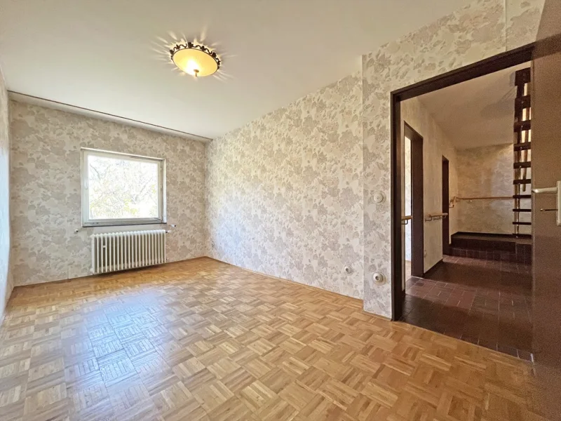 Elternschlafzimmer mit Blick in den Garten