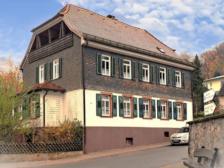 Strassenansicht - Haus kaufen in Alsbach - ZFH-(Denkmalgesch. ehem. Pfarrhaus) im Herzen von Alsbach