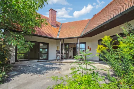 große Südterrasse - Haus kaufen in Schillingsfürst - Unternehmerresidenz in Schlosshöhe - ruhige Südhanglage und unverbaubare Panoramaaussicht