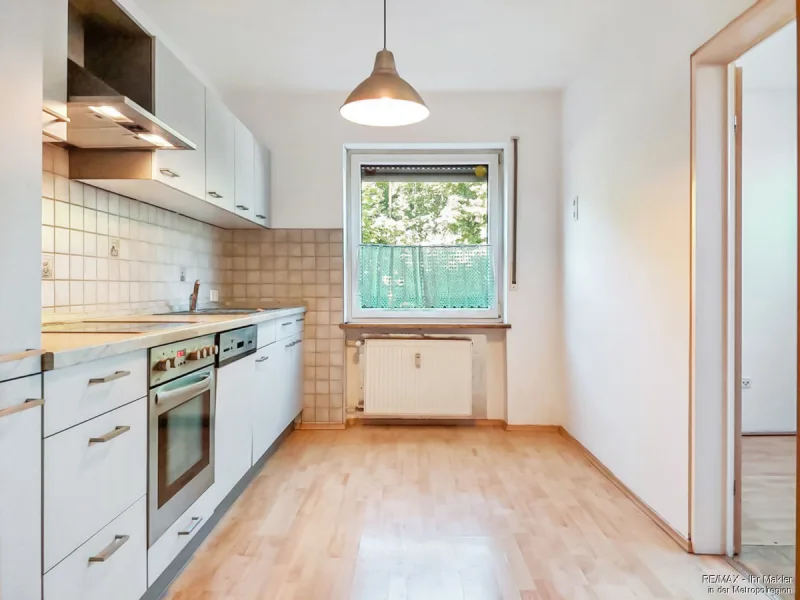 Küche - Wohnung kaufen in Schwabach - Geräumige 4 Zimmer Hochparterre Wohnung mit Loggia sowie Gartenmitbenutzung