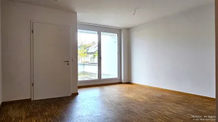 Wohnzimmer - Haus mieten in Oberasbach - Exklusives Stadthaus mit geräumigen sowie hellen Zimmern, Dachterrasse und TG-Stellplatz