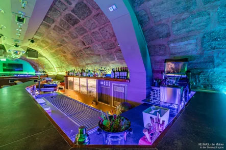 Die Bar - Gastgewerbe/Hotel kaufen in Schwabach - Denkmal-Chic: Gewölbekeller-Bar mit modernem Flair für unvergessliche Events