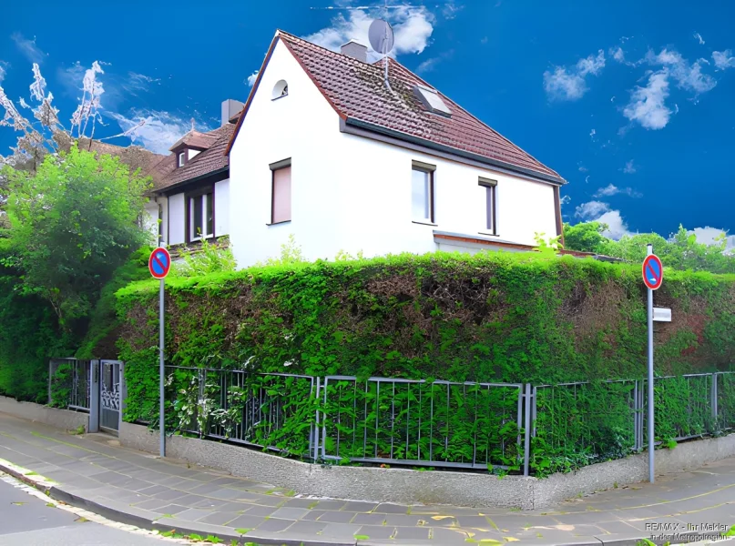 Vorderansicht - Haus kaufen in Schwaig - Doppelhaushälfte mit Charme, in ruhiger Lage