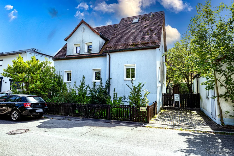 Außen Ansicht - Haus kaufen in Oberasbach - Charmantes Einfamilienhaus in begehrter Lage von Oberasbach