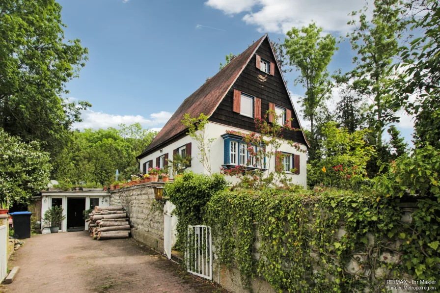 Ansicht - Haus kaufen in Igensdorf / Kirchrüsselbach - Sanieren oder neu bauen - hier bieten sich viele Möglichkeiten auf großem Grundstück