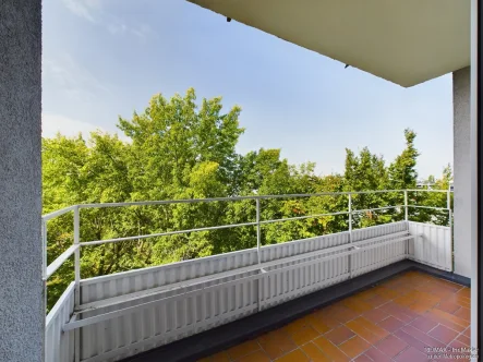 Balkon 1 - Wohnung mieten in Nürnberg - Gute Aufteilung mit 2 Balkonen und Blick in das Grün