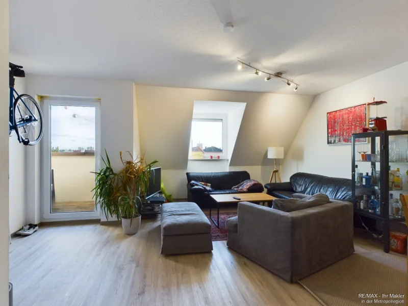 Wohen - Balkon - Wohnung kaufen in Erlangen - Open House am 01.03.25 um 15:00 Uhr: Klasse 4-Zimmer-Maisonette-Wohnung - zentral mit Balkon