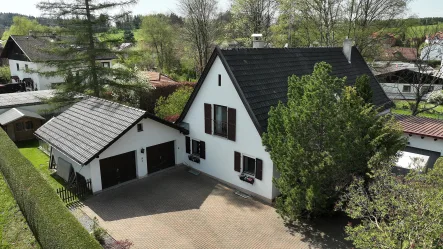 Herzlich willkommen - Haus kaufen in Tutzing - Wohnidylle für Gartenliebhaber