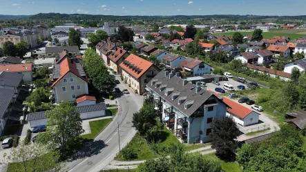 Luftaufnahme - Wohnung kaufen in Bruckmühl - Charmante Dachgeschoss-Wohnung in Bruckmühl