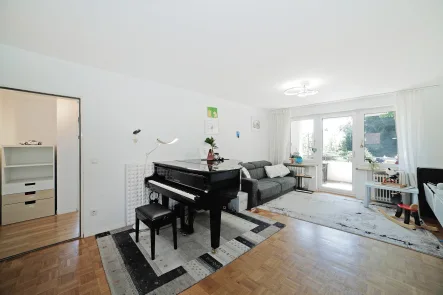 Blick auf das "Sommerwohnzimmer" - Wohnung kaufen in Poing - ENDLICH in die EIGENEN 4 WÄNDE? FAMILIEN taugliche VIER-Zimmer-Wohnung in Poing