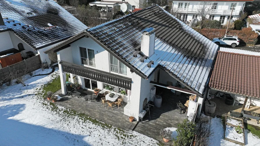 RAUMWUNDER Südansicht - Haus kaufen in Brunnthal - Idyllischer Garten WOHN(T)RAUM für schönheitsliebende PERFEKTIONISTEN