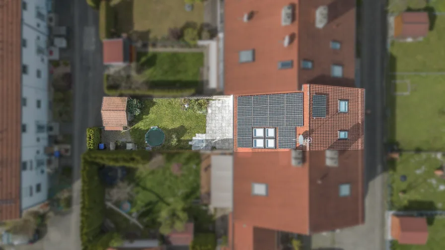 Drohnenaufnahme - Haus kaufen in Schwabmünchen - Hochwertiges Reihenmittelhaus in Schwabmünchen mit PV-Anlage und 5 Schlafzimmern