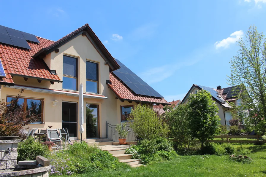 Westseite - Haus kaufen in Tussenhausen - Schönes Einfamilienhaus in sehr ruhiger Lage