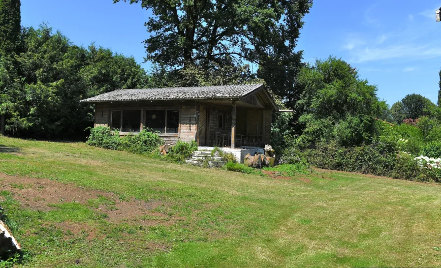 große Holzlege bzw. Schuppen