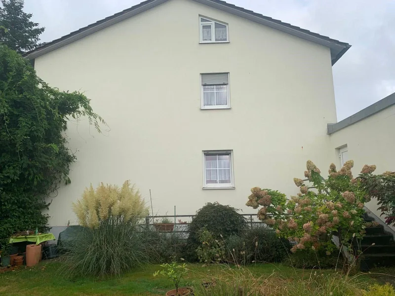 Hausansicht - Haus kaufen in Velden - Schönes Zweifamilienhaus in Velden