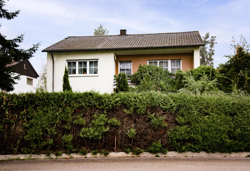 Haus Seite - Haus kaufen in Velden -   2 Familienhaus mit einem traumhaften Garten auf 763qm Grundstück