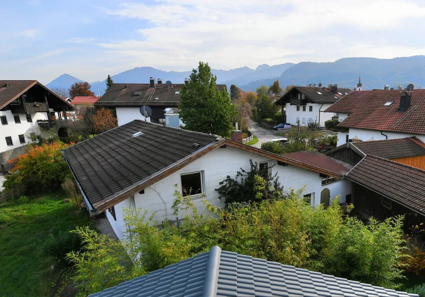 Sonniges, ruhiges Grundstück mit Altbestand - Grundstück kaufen in Bad Feilnbach - Sonniges, ruhiges Grundstück - bebaubar mit Einfamilien-, Doppel- oder kleinem Mehrfamilienhaus