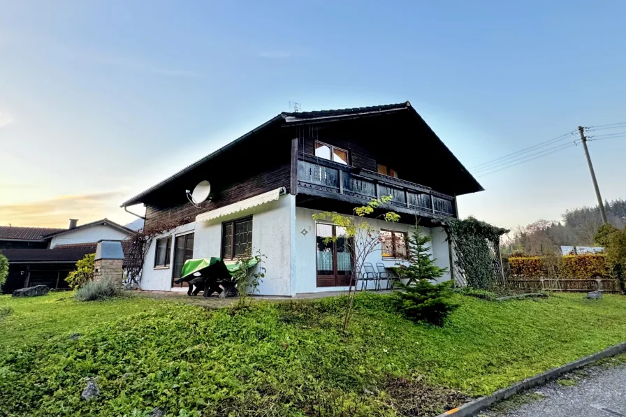 Ansicht  - Haus kaufen in Kiefersfelden - Freistehendes Fertighaus mit ausgezeichnetem Ausblick!