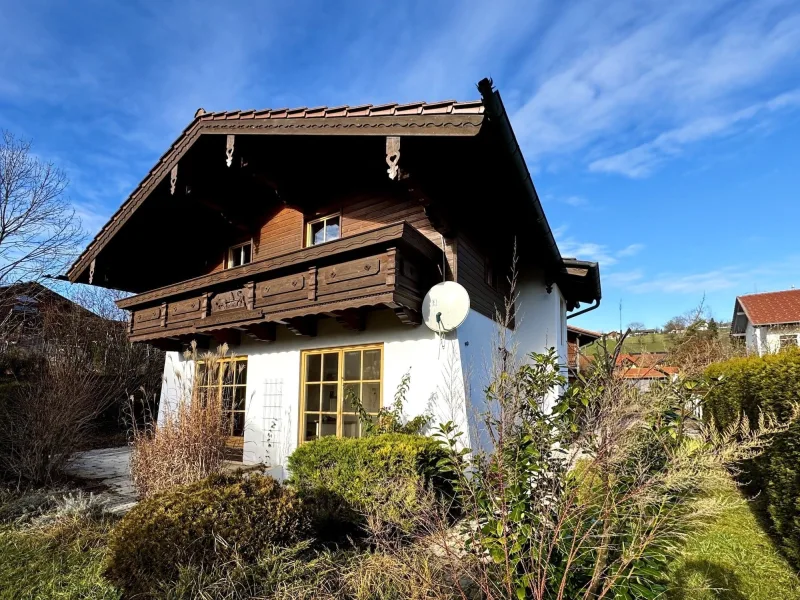 Ansicht - Haus kaufen in Rohrdorf - Ihr TRAUMHAUS im Landhausstil: Freistehendes Einfamilienhaus mit atemberaubenden Ausblick!