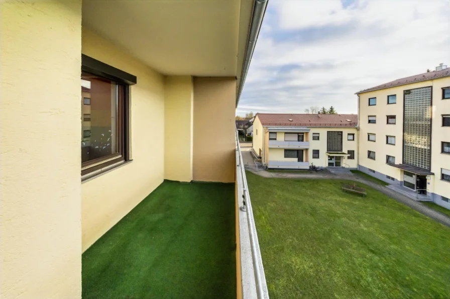 Balkon mit Blick zum Innenhof