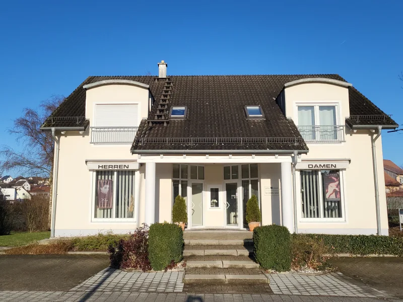 Traumhafte Ansicht - Haus kaufen in Schmidgaden - Interessantes Wohn- und Geschäftshaus in Top-Lage von Schmidgaden