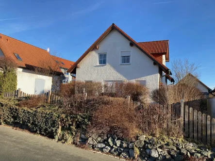 Straßenansicht - Haus kaufen in Hof - Ein-/Zweifamilienhaus in Hof