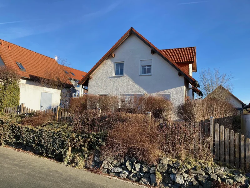 Straßenansicht - Haus kaufen in Hof - Ein-/Zweifamilienhaus in Hof