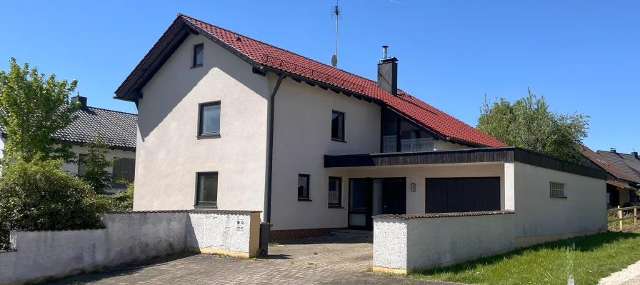 Frontansicht - Haus kaufen in Waldershof - Schönes Wohnhaus mit großem Garten