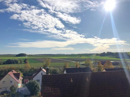 Ausblick vom Balkon aus - Wohnung mieten in Bad Abbach - Schöne Aussichten - 2 Zimmer mit Balkon